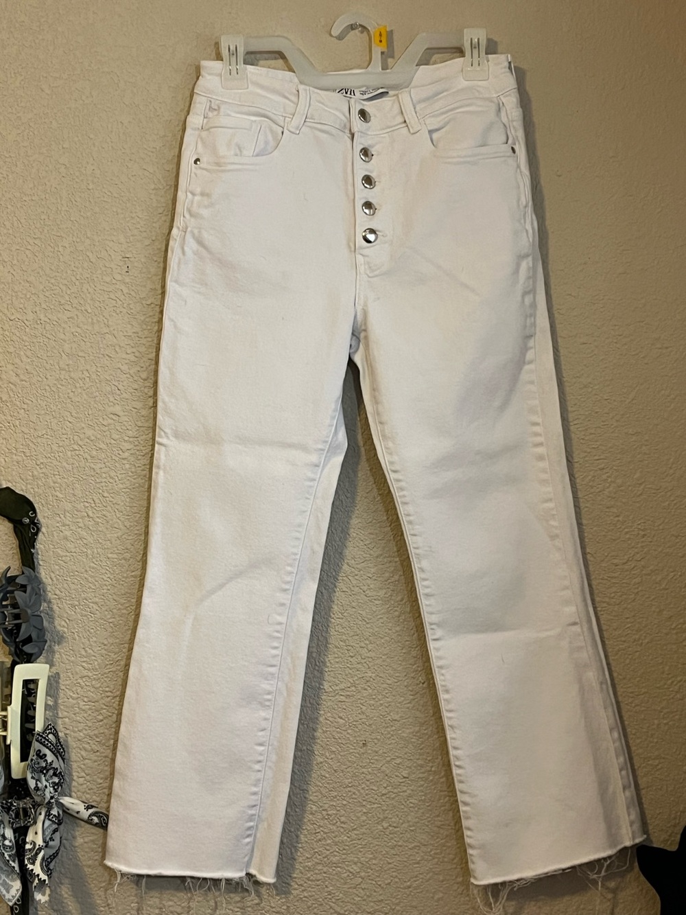 Zara Women’s White Straight Jeans Sz 6, 28” waist - Used Once - with frayed hems